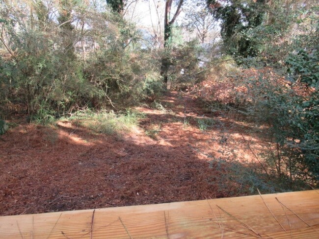 Building Photo - 609 N Aycock St