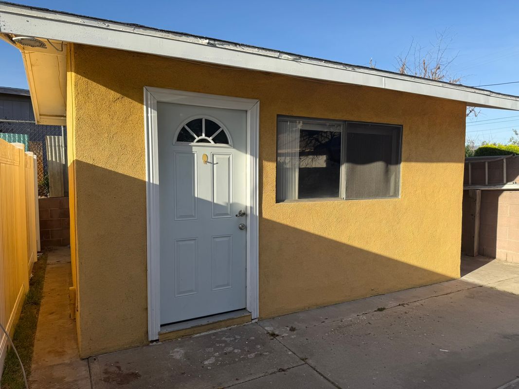 Building Photo - 340 E Shamrock St