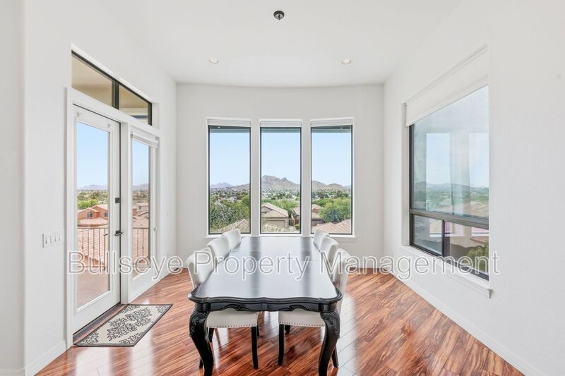 Building Photo - 1527 E Villa Maria Dr