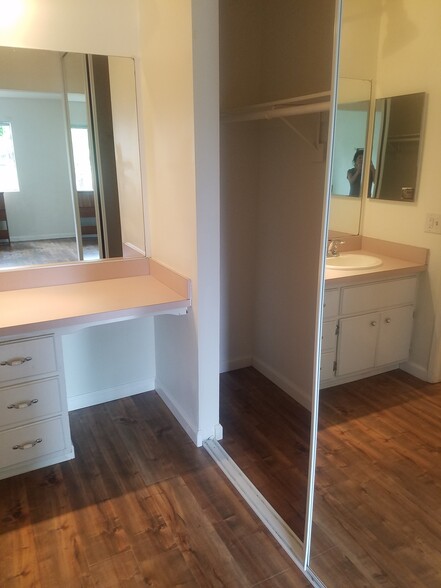 bathroom-2 - 10246 Black Mountain Rd