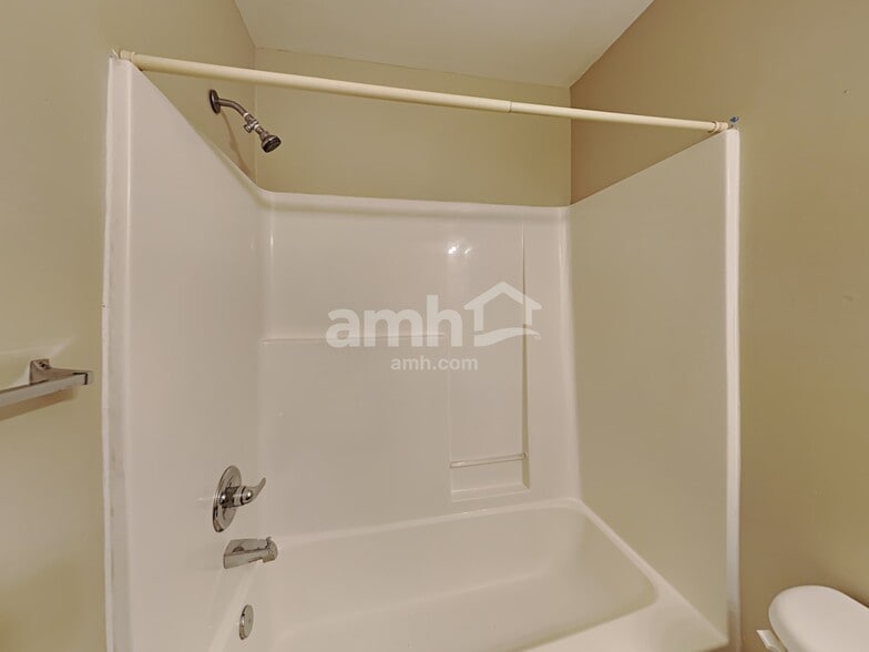 Building Photo - 1308 Chapman Ct