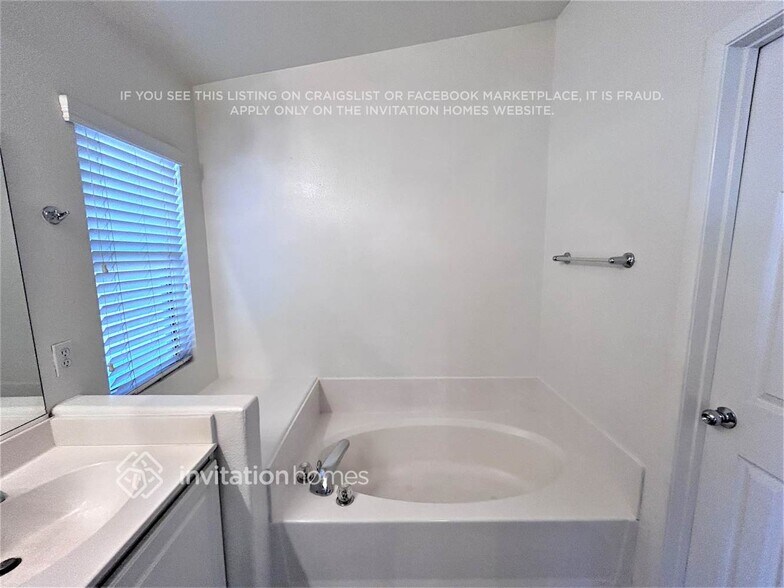 Building Photo - 4724 Painted Hills St