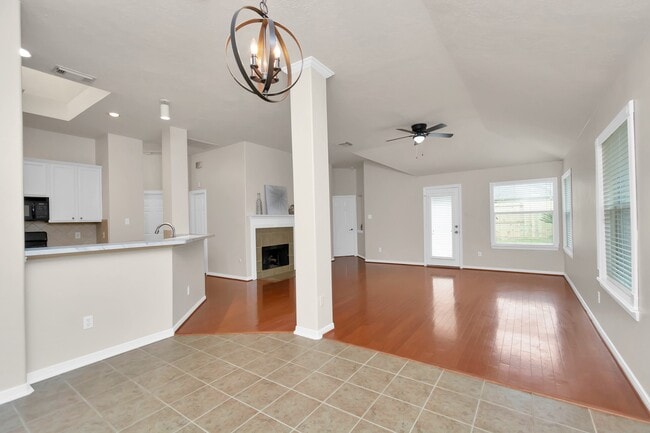 Building Photo - 16510 Bluff Springs Dr