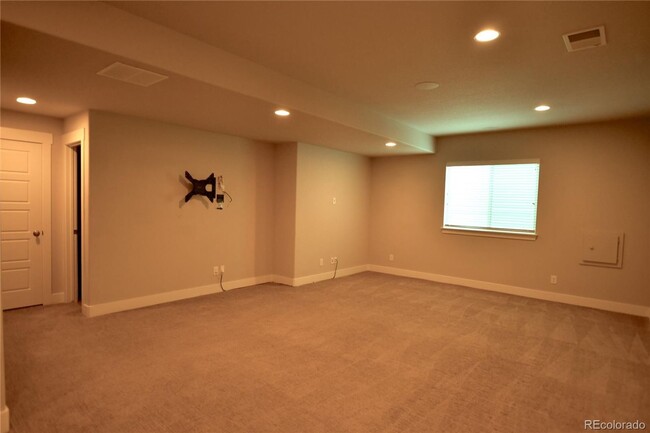 Building Photo - Beautiful- Open Concept - Updated - Main f...