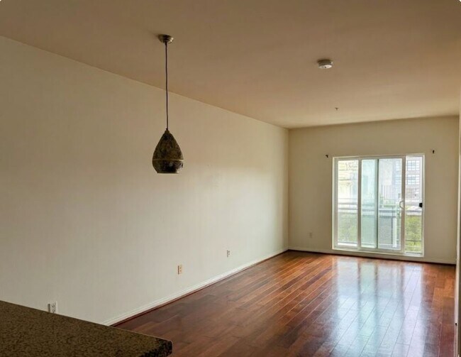 Building Photo - 450 J St