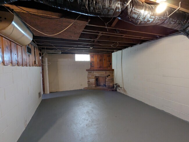 Building Photo - 926 E 19th Ave