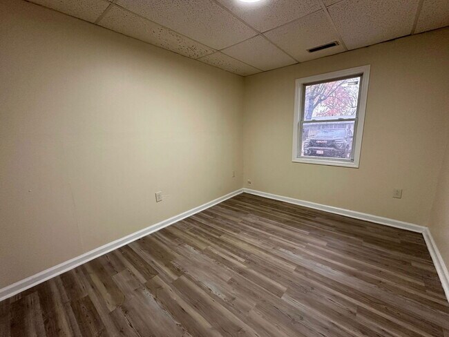 Building Photo - 13 W Adams Dr