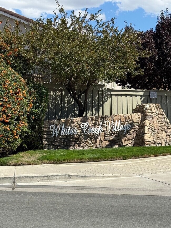 Building Photo - 1640 Cattlemen Ct