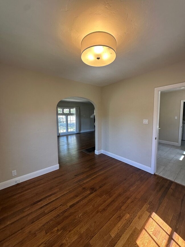 Building Photo - 49-1405