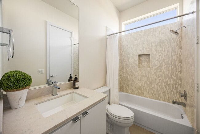 Building Photo - 306 W Pierce St