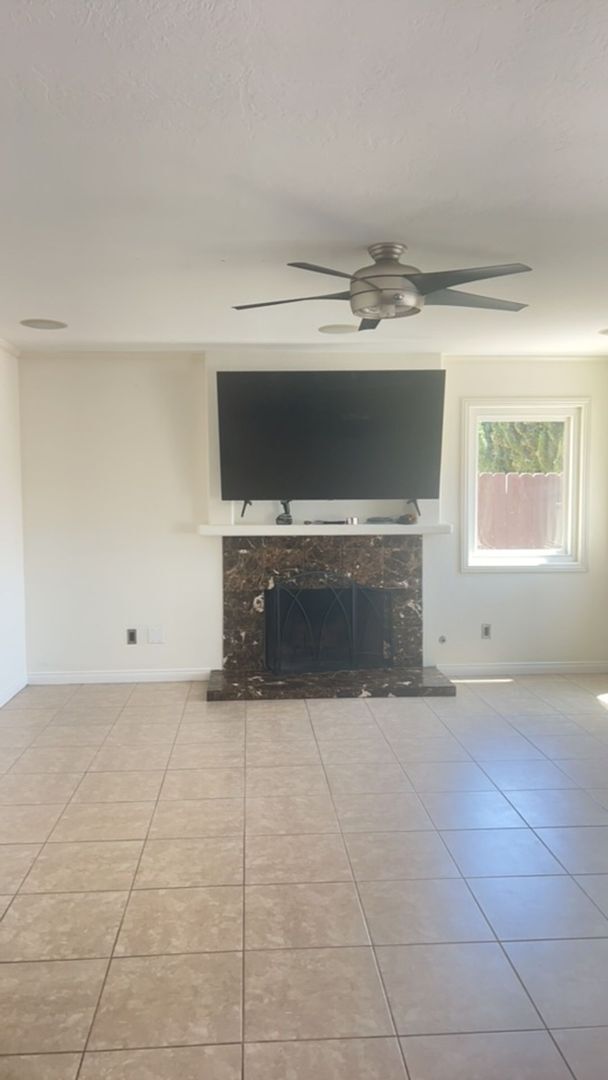 Building Photo - 1356 Bobolink Dr