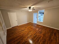 Building Photo - 2 Bedroom 1 Bath Downstairs apartment in t...
