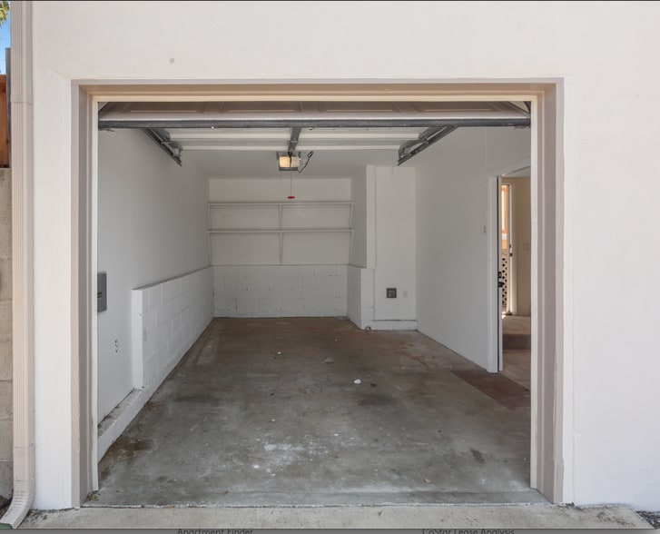 Garage - 11491 Sunshine Ter