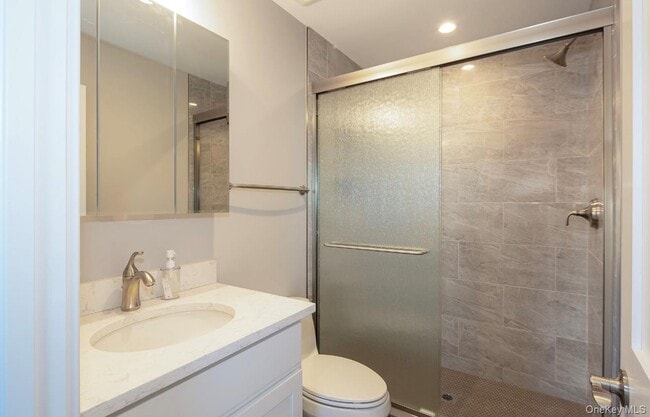 Building Photo - 15A Oakhurst Rd