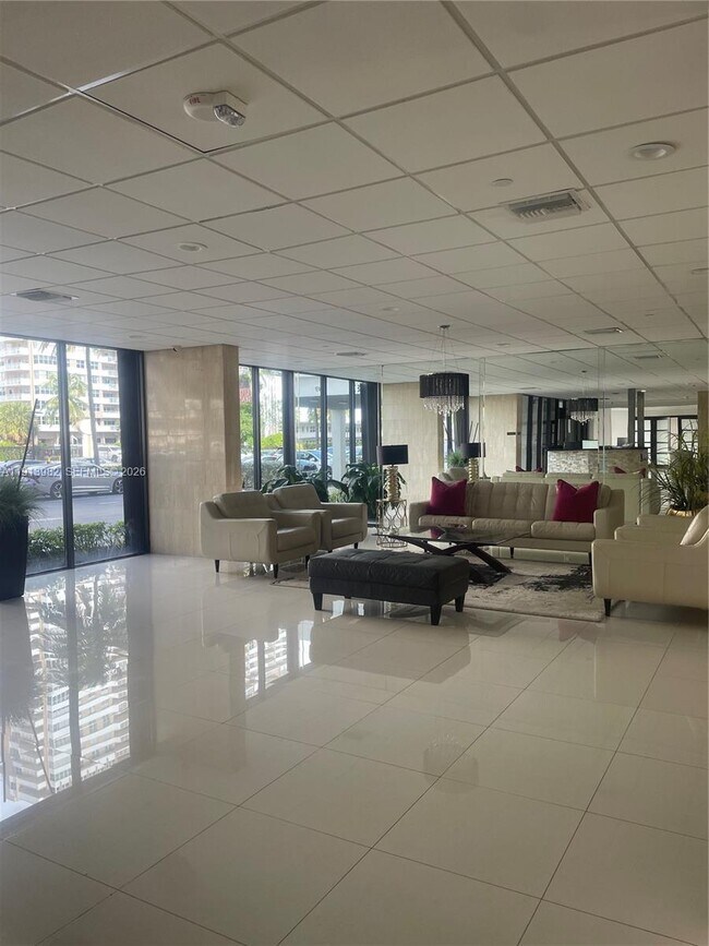 Building Photo - 2049 S Ocean Dr