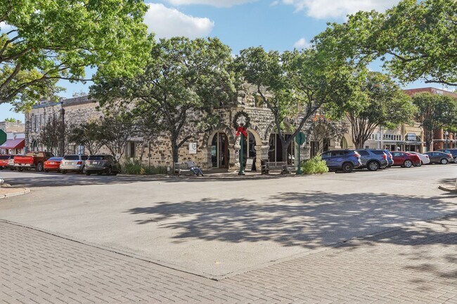 Building Photo - Luxury Riverfront Condo Near Georgetown Square | 2 Bed / 2 Bath with Balcony