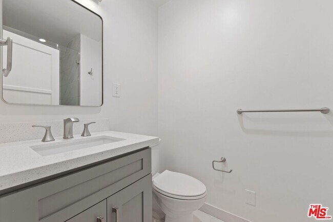 Building Photo - 1250 N Crescent Heights Blvd