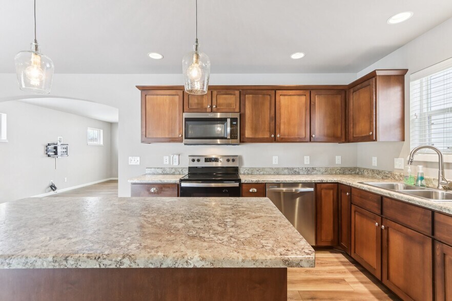 Building Photo - 204 Sugar Maple Ln