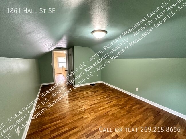 Building Photo - SE Side 3 Bedroom Home by East GR