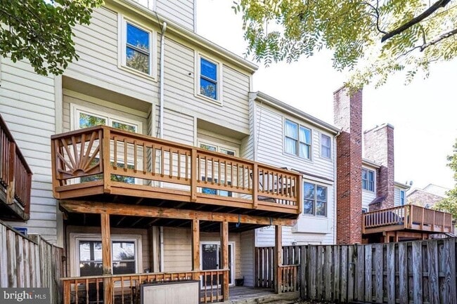 Building Photo - 14015 Red River Dr
