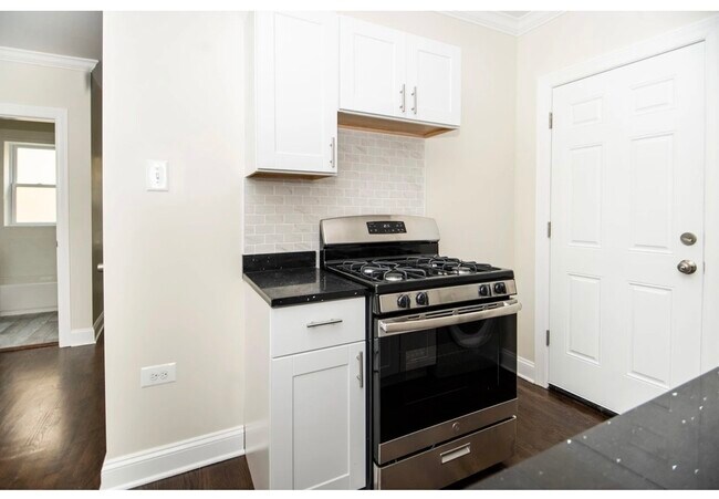 Building Photo - 3817 N Greenview Ave