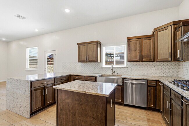 Building Photo - 649 La Entrada Cir