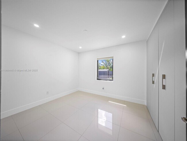 Building Photo - 7434 SW 127th Ct