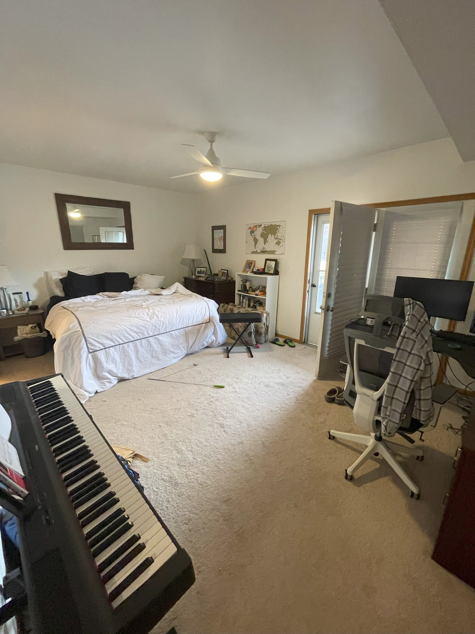 Master Bedroom - 1225 W Roscoe St