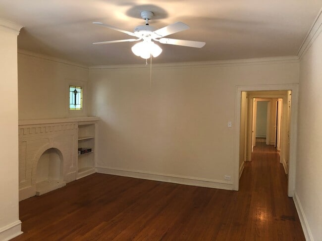Building Photo - Lincoln Square 2 Bedroom