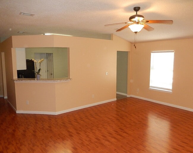 Building Photo - 3BR/2BA Single Family House