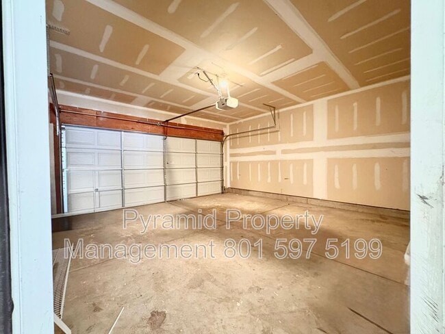 Building Photo - 3141 Alsace Way