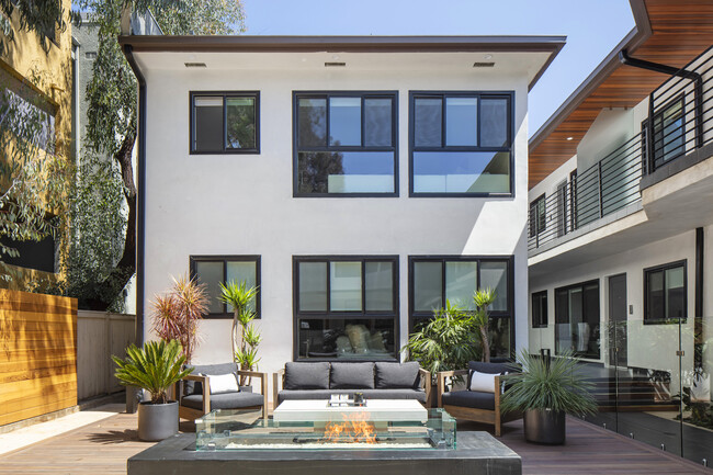 Courtyard - The Laurel WeHo