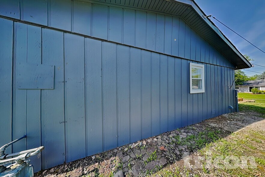 Building Photo - 15202 Highland Ave