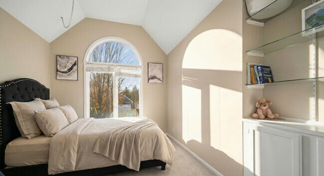 Building Photo - 142 N Dixon Dr