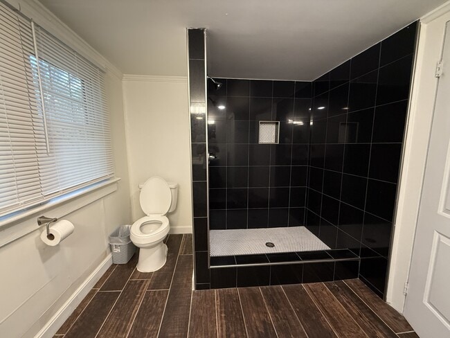 Building Photo - 208 Travora St