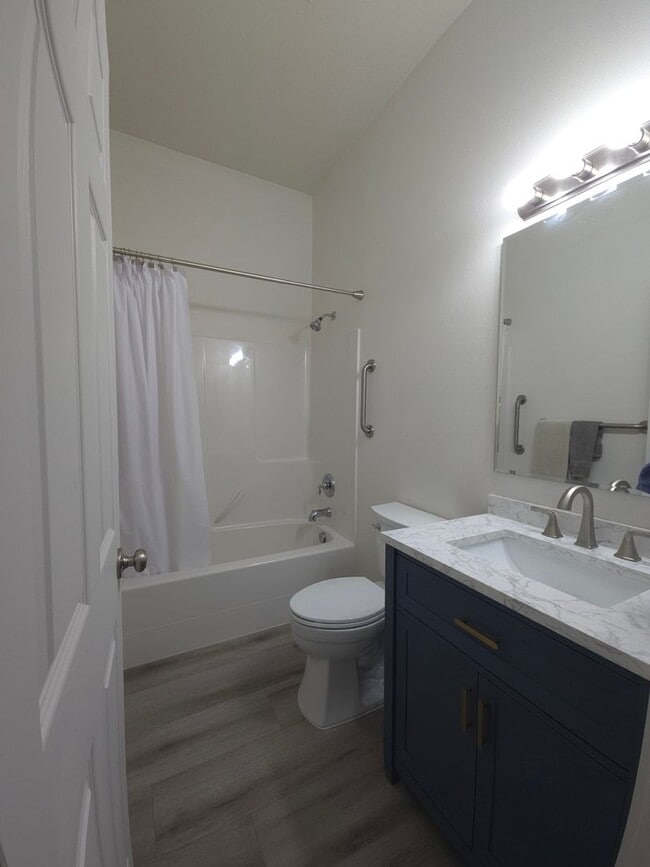 Building Photo - Recently Remodeled Home