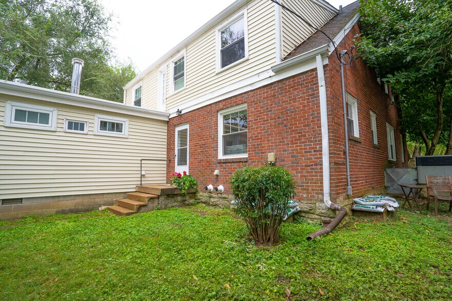 back entry - 1000b Grandview Dr