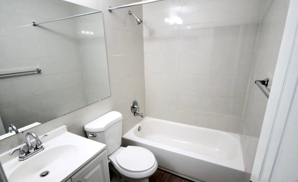 Building Photo - 5460 decatur st