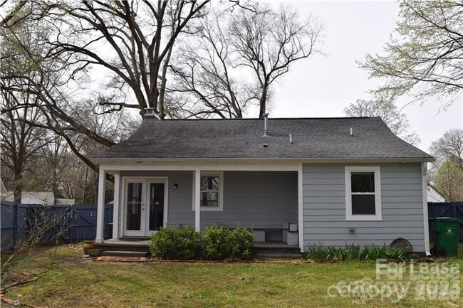 Building Photo - 1221 Meadow Ln