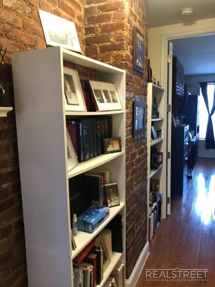 Building Photo - 1 Bed With OD Sapce in Crown Heights!