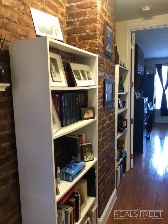 Building Photo - 1 Bed With OD Sapce in Crown Heights!