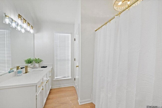 Building Photo - 18482 Lake Iris Ave