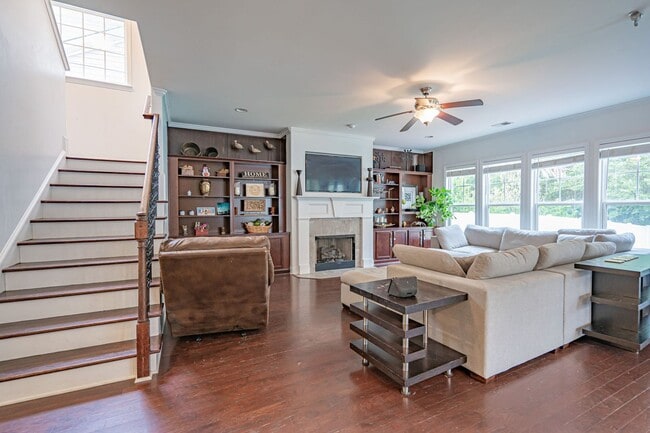 Building Photo - Forest Lakes Pooler