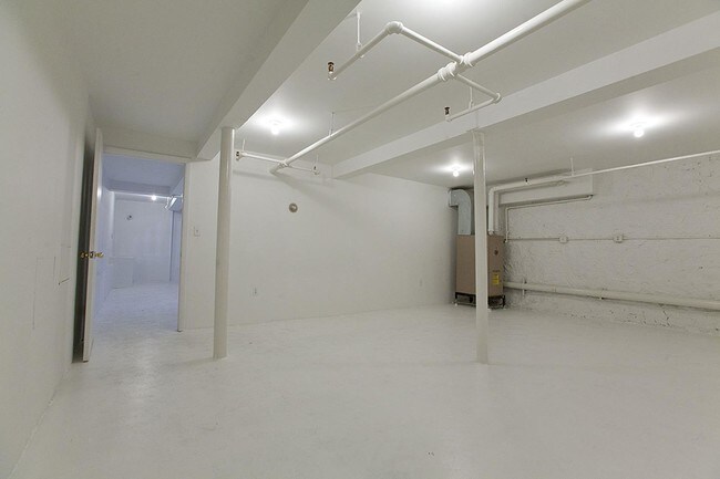 Building Photo - 318 Grand Street