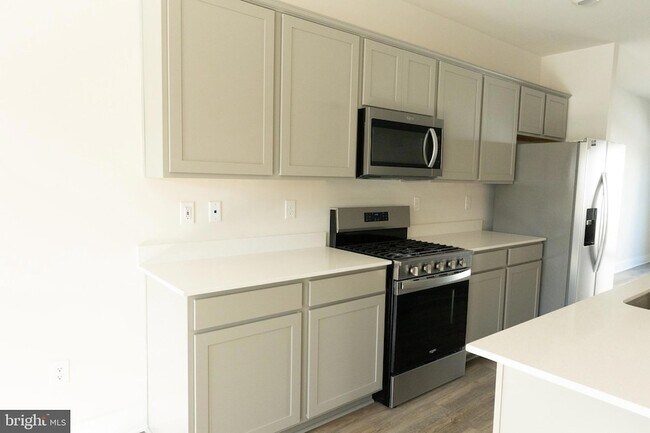 Building Photo - 10630 Meridian Hill Way