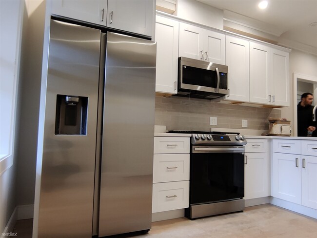 Building Photo - 4 br, 1 bath Condo - 161 Allston St Apt 6E...