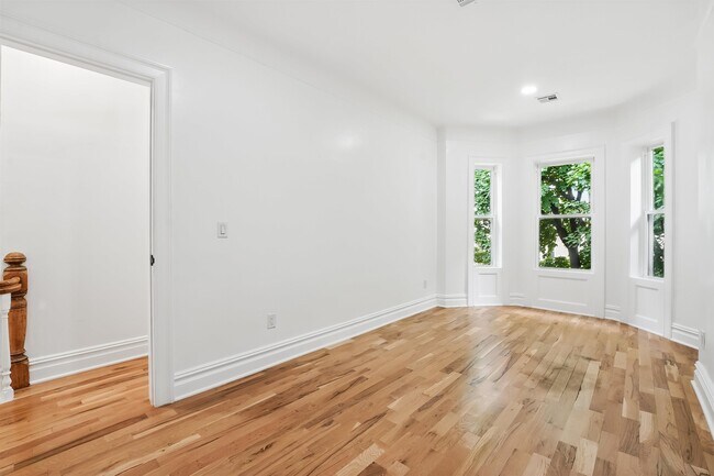 Building Photo - 52 Brinkerhoff St