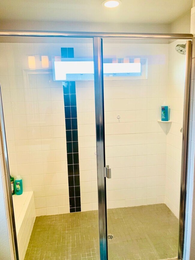 Building Photo - $2828 | 6BR/4BR | Fully Furnished Home in ...