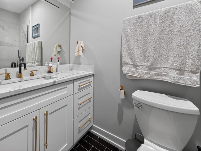 Building Photo - 2451 N Albany Ave