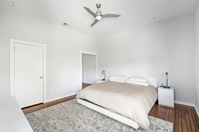 Building Photo - 2202 Whitney St